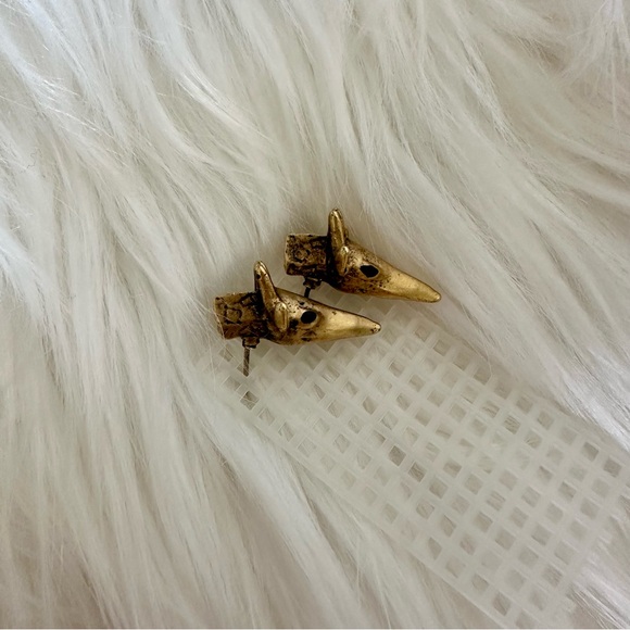 Vintage Stylized Giraffe Head Bronze Pierced Earrings - Picture 6 of 7